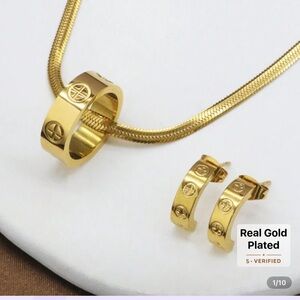 NWT 3pc set/Elegant gold Plated necklace with matching earrings.